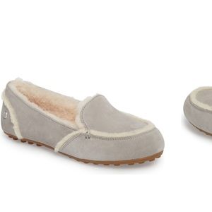 Hailey Slippers
UGG fur NEW!! 👀